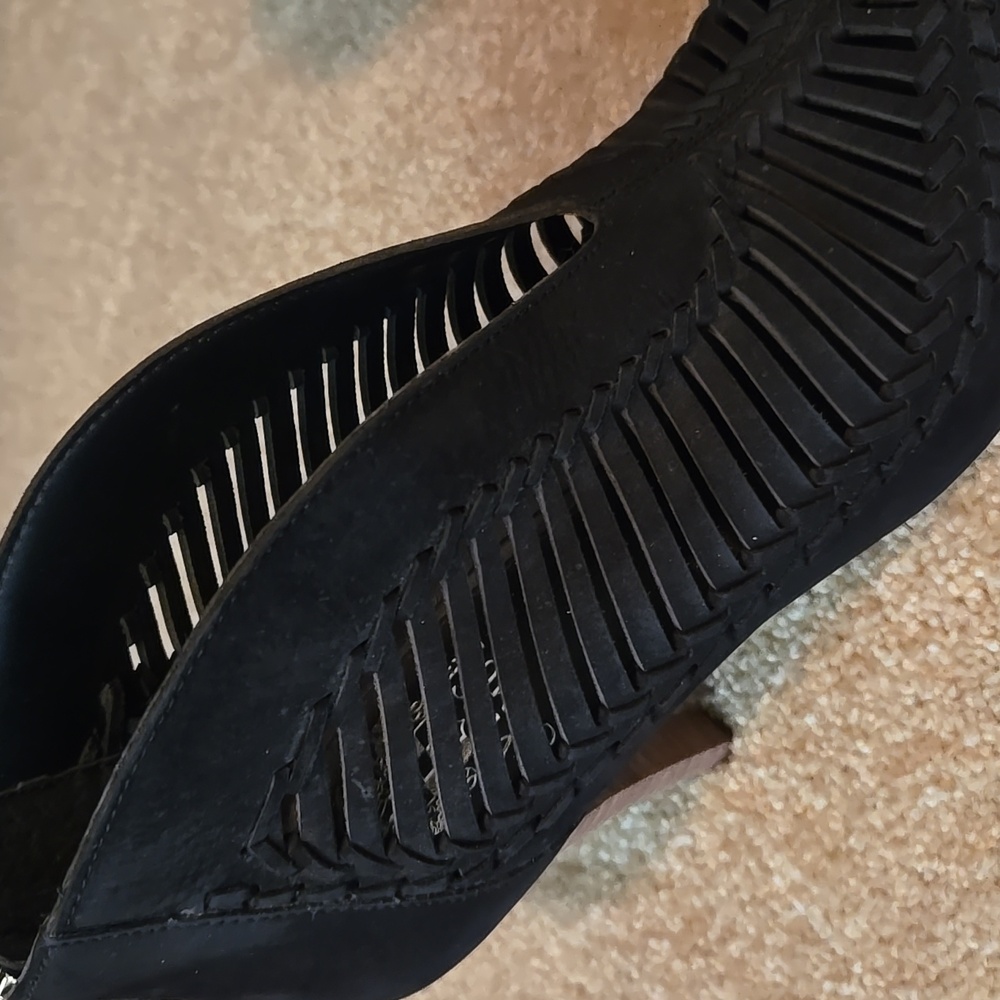 NWOT Vince Camuto Black Suede Peep-Toe Heels - Picture 9 of 10